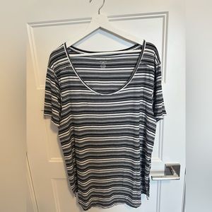 SALE 3/$15 American Eagle black and blue lined Soft & Sexy Ribbed Tee